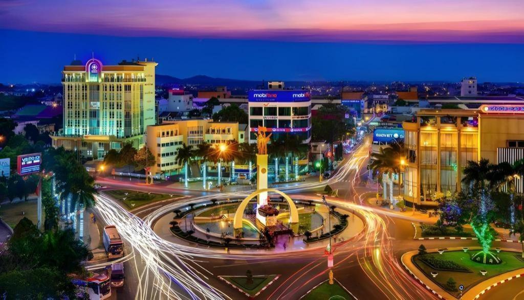 Lucky Star Hotel Buôn Ma Thuột Exteriör bild